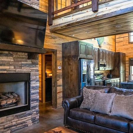 The Big Tex Luxury Cabin Is Epic Брокен-Боу Екстер'єр фото