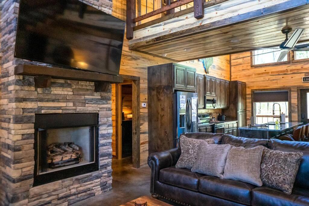 The Big Tex Luxury Cabin Is Epic Брокен-Боу Екстер'єр фото