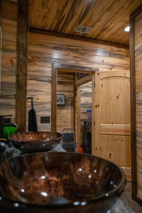 The Big Tex Luxury Cabin Is Epic Брокен-Боу Екстер'єр фото