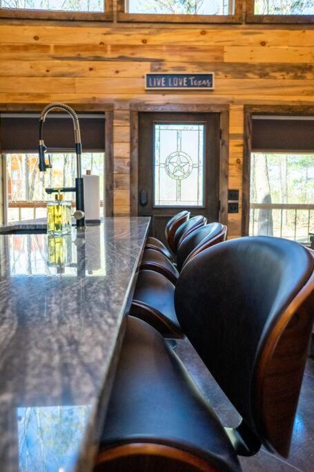 The Big Tex Luxury Cabin Is Epic Брокен-Боу Екстер'єр фото