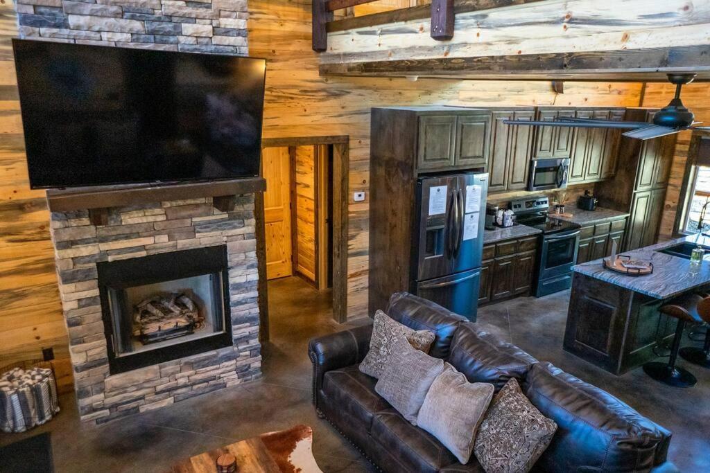 The Big Tex Luxury Cabin Is Epic Брокен-Боу Екстер'єр фото