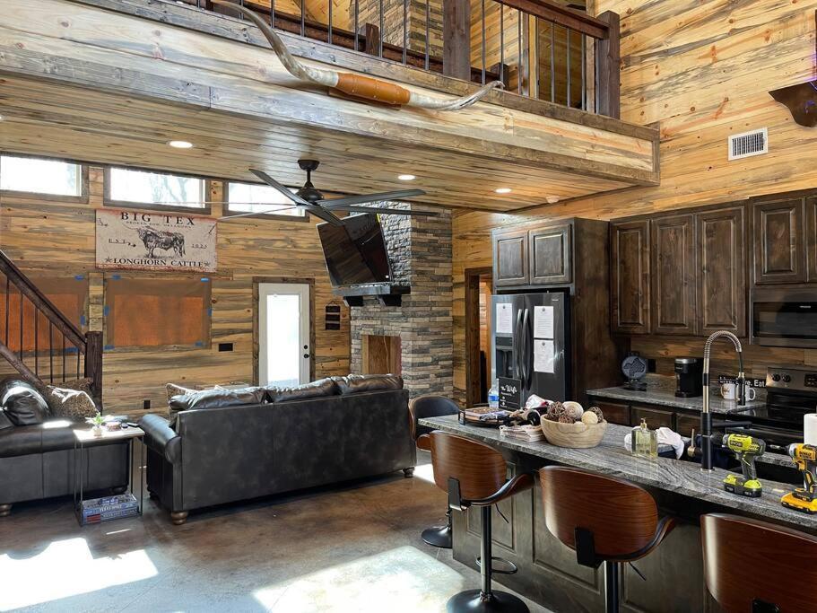 The Big Tex Luxury Cabin Is Epic Брокен-Боу Екстер'єр фото