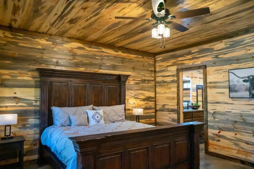 The Big Tex Luxury Cabin Is Epic Брокен-Боу Екстер'єр фото