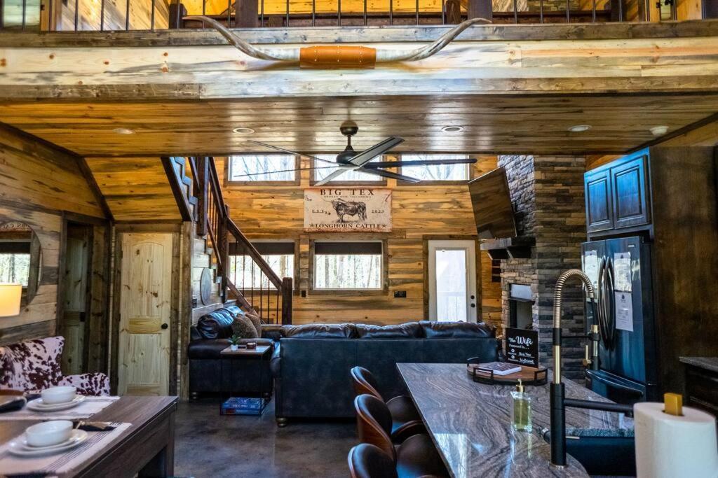 The Big Tex Luxury Cabin Is Epic Брокен-Боу Екстер'єр фото